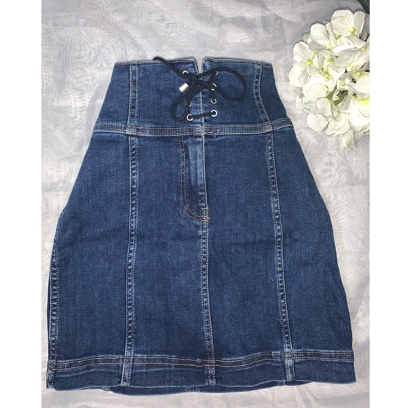 Red set - Picture 2 of 4